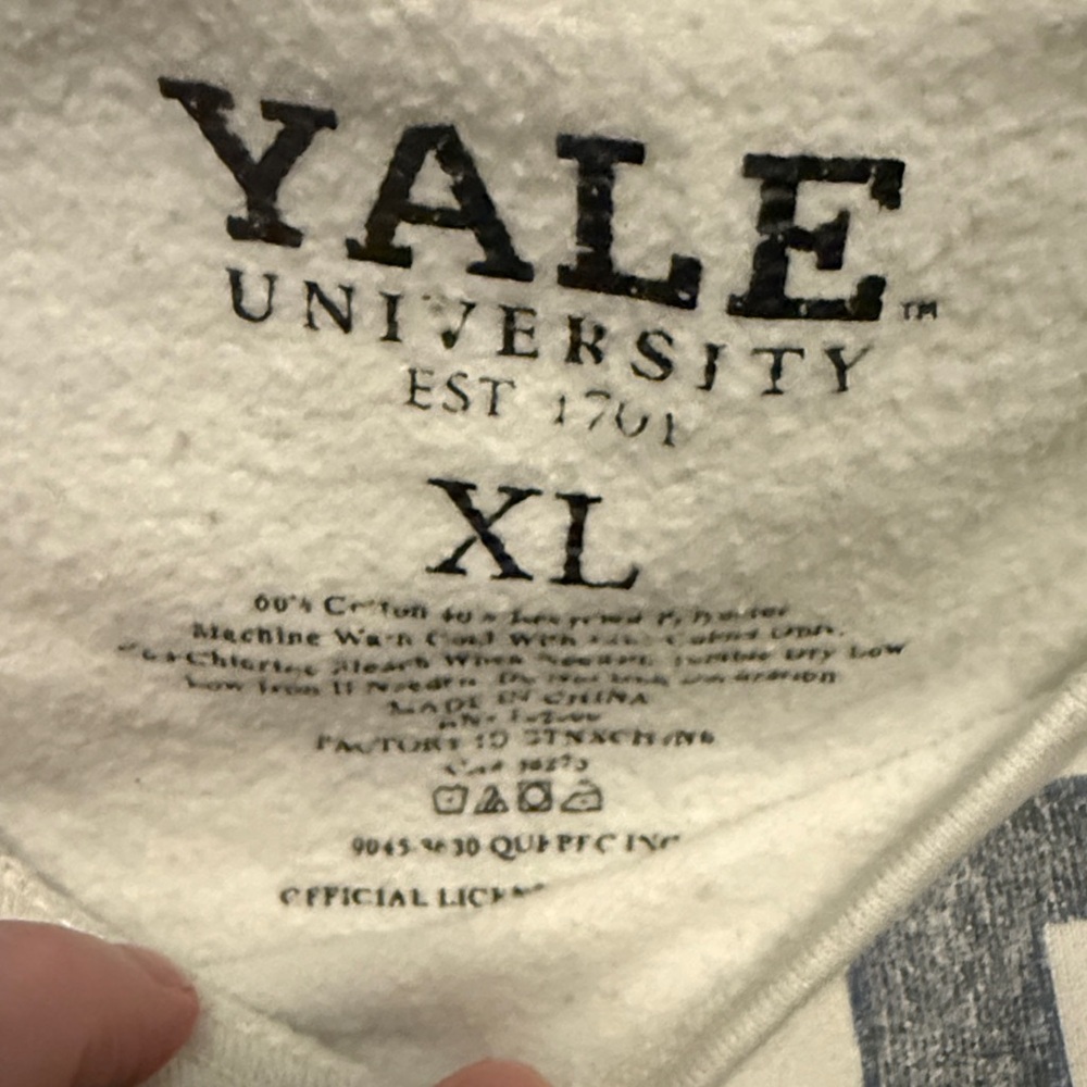 Aeropostale Yale University White Women's Cropped Off the Shoulder Top size XL - Picture 2 of 3